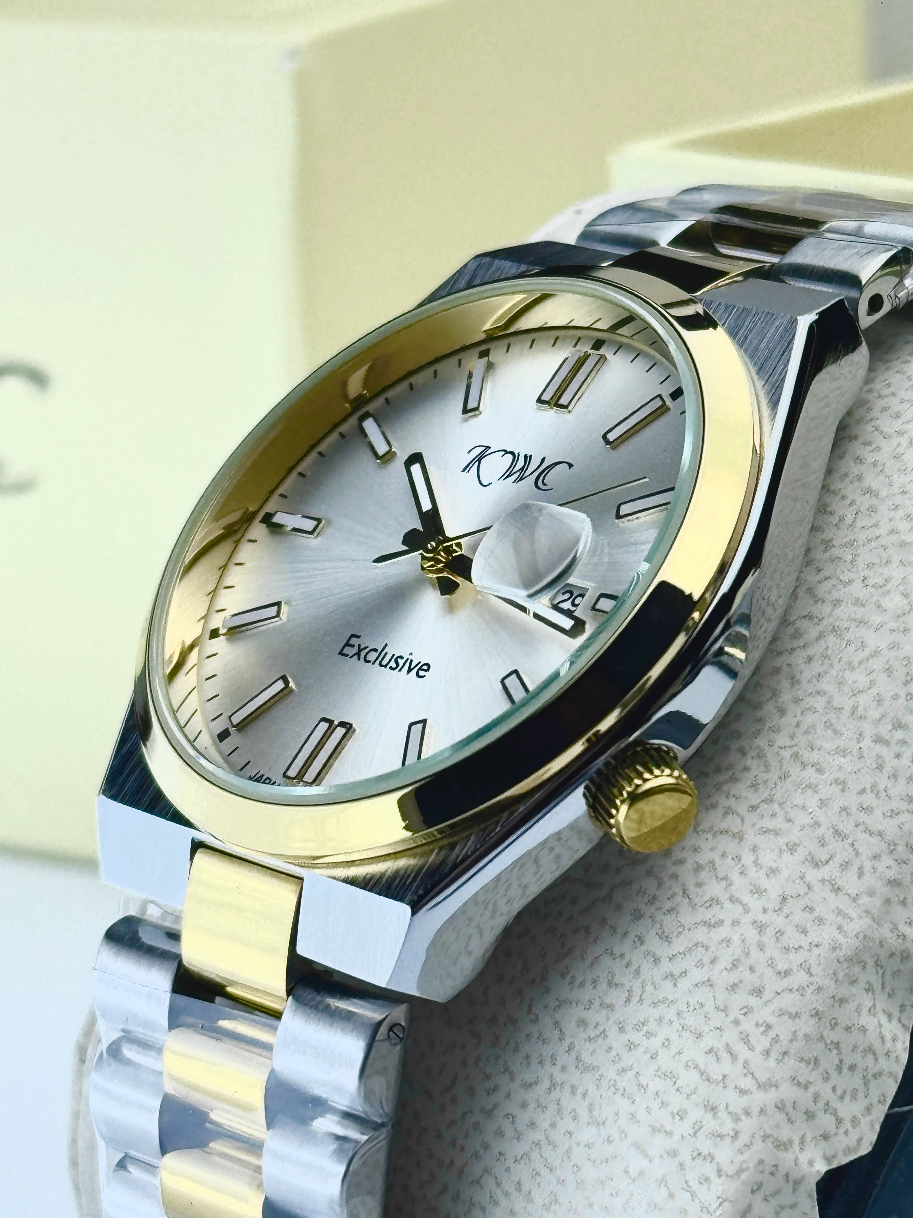 [EID SPECIAL] KWC Quintas K-325 Two Tone White Watch + FREE KWC Leather Strap Watch (Worth Rs. 3,000)