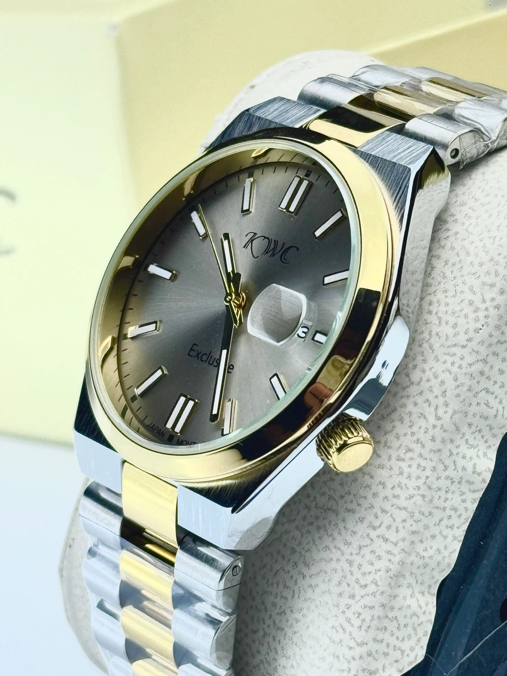 [EID SPECIAL] KWC Quintas K-325 Two Tone Grey Watch + FREE KWC Leather Strap Watch (Worth Rs. 3,000)