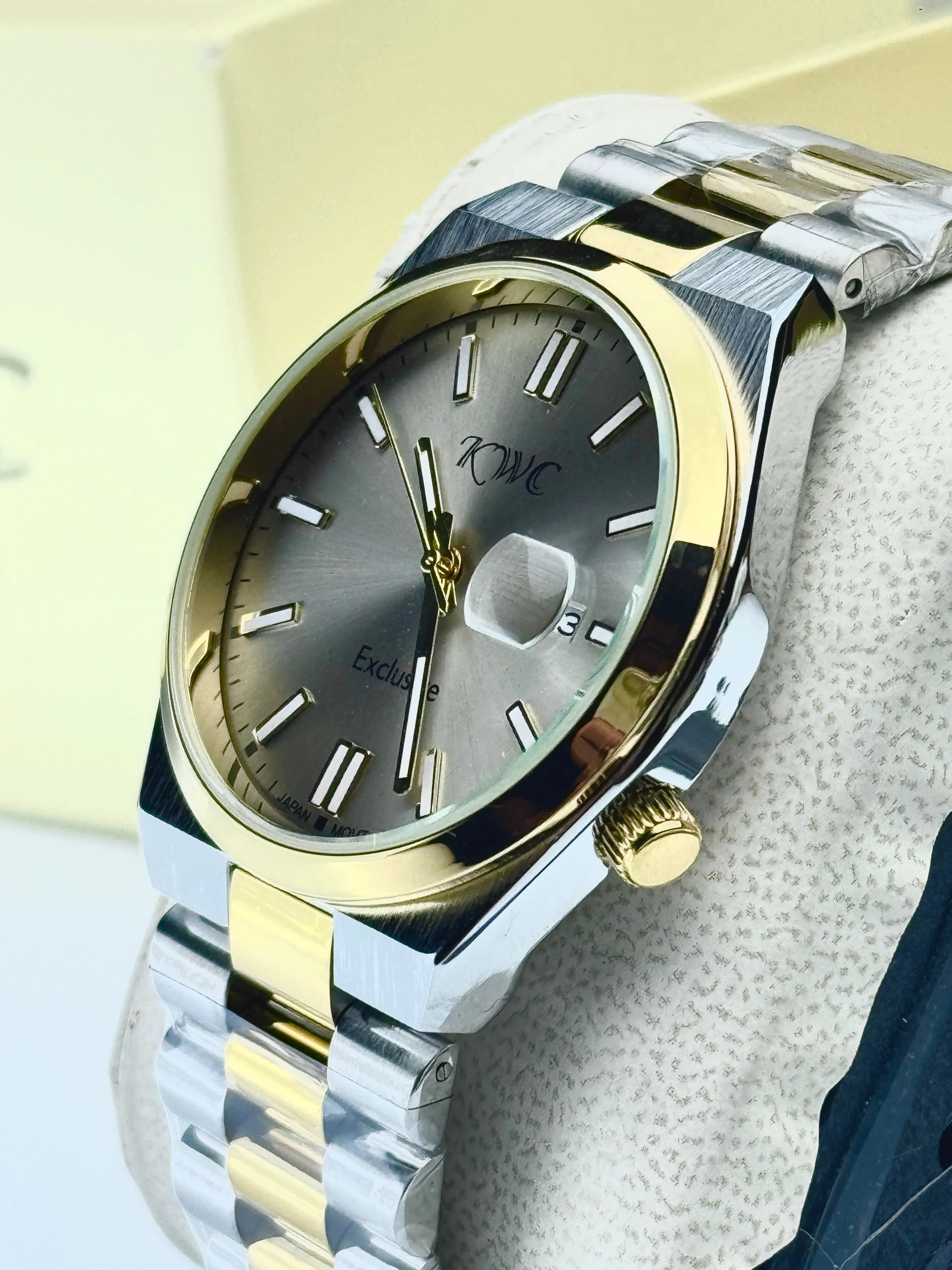 [EID SPECIAL] KWC Quintas K-325 Two Tone Grey Watch + FREE KWC Leather Strap Watch (Worth Rs. 3,000)