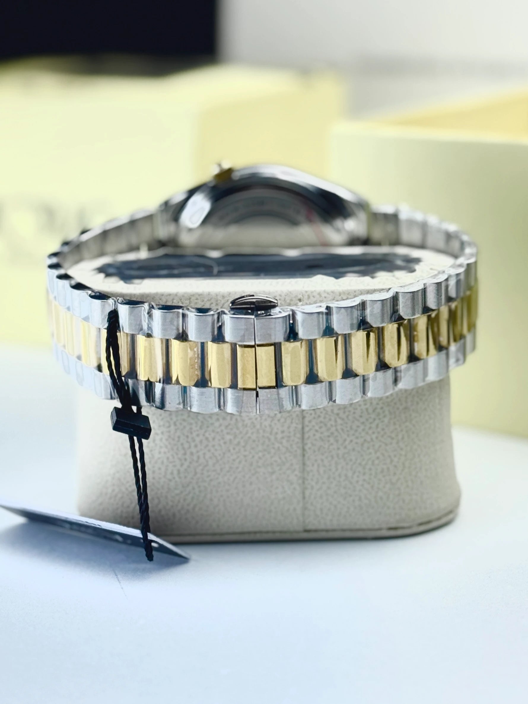 [EID SPECIAL] KWC Quintas K-325 Two Tone White Watch + FREE KWC Leather Strap Watch (Worth Rs. 3,000)